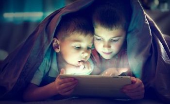 Tablettes numériques : entre baby-sitting et (…)