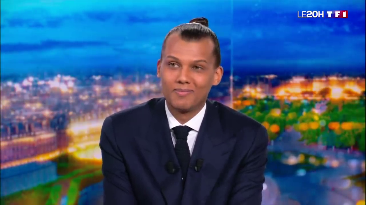 Image de Stromae sur le plateau de TF1.